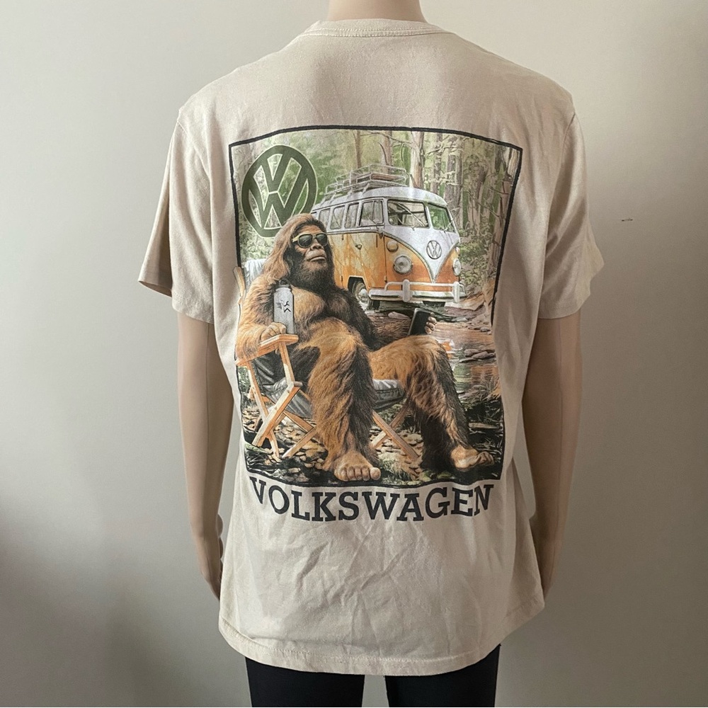 Volkswagen licensed bus big foot Beige Graphic Tee, Men’s medium